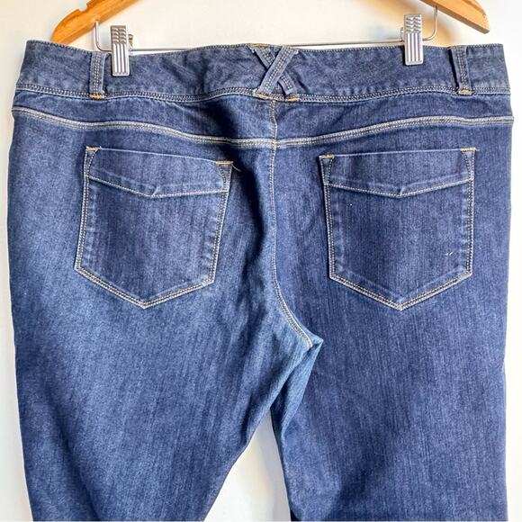 Lands' End Blue Bootcut Leg Jeans Classic Fit 5 Pocket Dark Wash midrise petite - Picture 5 of 11